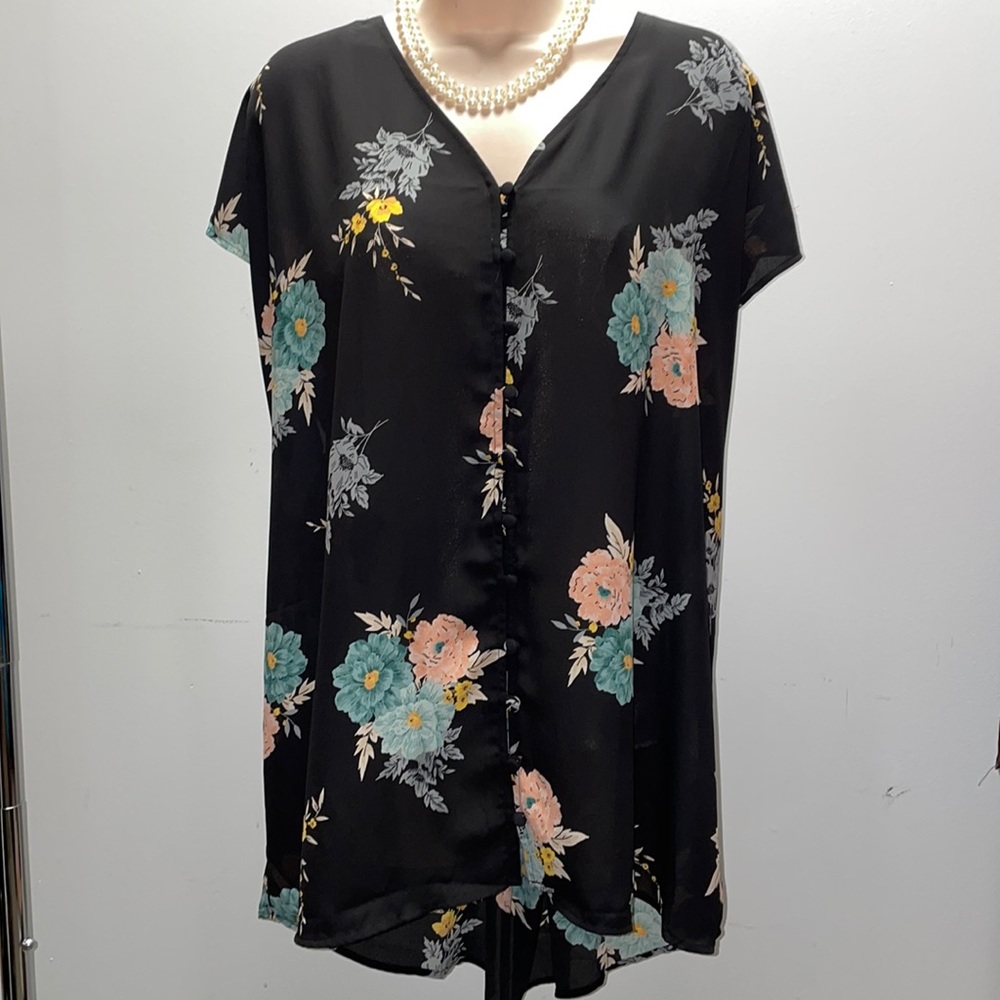 Torrid sz 3 sleeveless black with flowers top